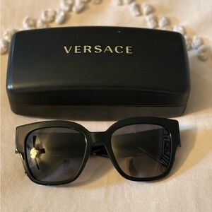 Versace 4437 Square sunglasses LIKE NEW